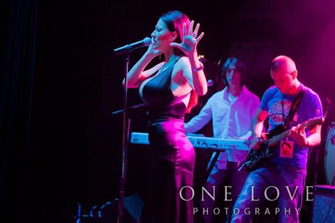 Ceca peva tokom koncerta u Pertu, Australija, 3 Dec 2010